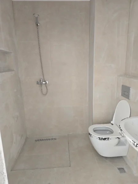 Shqiperi, shitet apartament 2+1+Ballkon Kati 3, 117 m² 187.000 € (LAPRAKË)