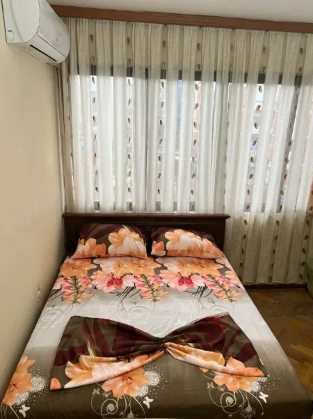 Shkoder, jepet me qera apartament 1+1+Aneks+Ballkon Kati 3, 350 € (Rruga Vasil Shanto, tek rreth rrotullimi, Parruce)