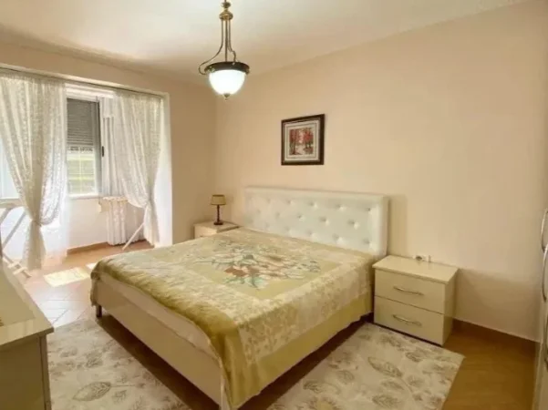 Tirane, jepet me qera apartament 1+1 Kati 4, 60 m² 550 € (Rruga Mine Peza, Tirane.)