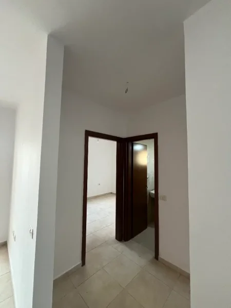Tirane, jepet me qera apartament 2+1+Aneks+Ballkon Kati 6, 450 € 