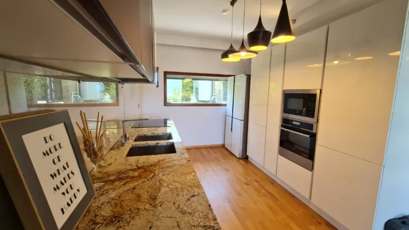 🏡 Vilë Luksoze për Shitje – Rolling Hills 1 | Pranë Tirana East Gate (TEG)