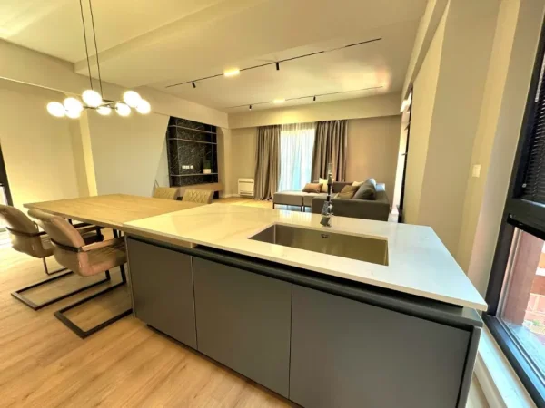 Tirane, shitet apartament 2+1+Aneks+Ballkon Kati 5, 170 m² 481.000 €