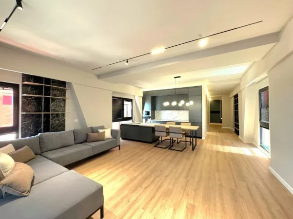 Tirane, shitet apartament 2+1+Aneks+Ballkon Kati 5, 170 m² 481.000 €