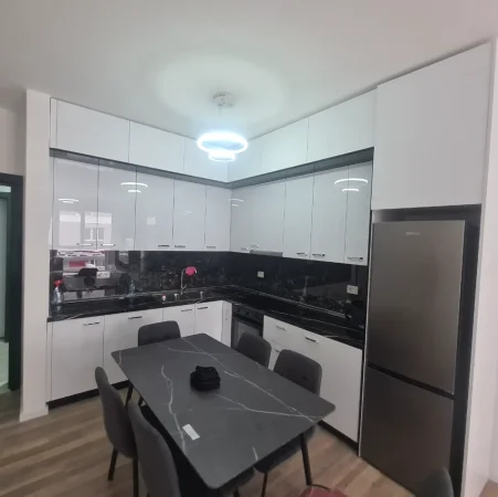 Tirane, jap me qera apartament 3+1+Ballkon Kati 2, 115 m² 530 € (UNIVERS CITY)