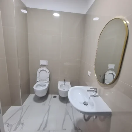 Tirane, jap me qera apartament 3+1+Ballkon Kati 2, 115 m² 530 € (UNIVERS CITY)