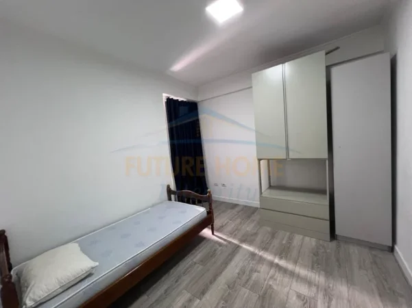 Tirane, jepet me qera apartament 3+1+2,  Kati 1, 112 m² 1.000 € (Rruga Siri Kodra)
