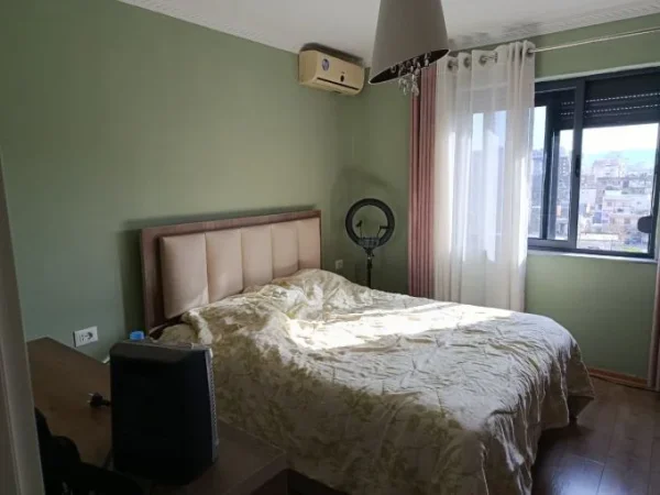 Tirane, shitet apartament 1+1 Kati 5, 54 m² 87.000 € (Laprake)