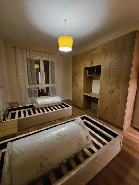 Tirane, jepet me qera apartament 2+1+Aneks+Ballkon Kati 6, 100 m² 650 € (medreseja)