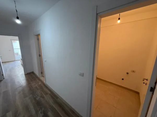 Tirane, jepet me qera apartament 1+1 Kati 2, 98 m² 