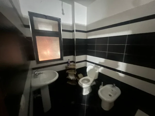 Tirane, jepet me qera apartament 2+1 Kati 3, 123 m² 500 € (Astir)