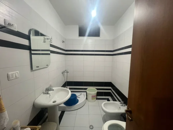Tirane, jepet me qera apartament 2+1 Kati 3, 123 m² 500 € (Astir)