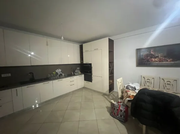 Tirane, jepet me qera apartament 2+1 Kati 3, 123 m² 500 € (Astir)