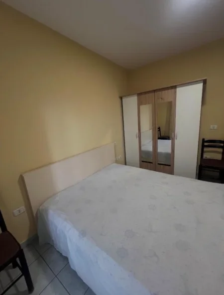 Tirane, jepet me qera apartament 1+1+Ballkon Kati 8, 70 m² 550 € (Komuna Parisit)