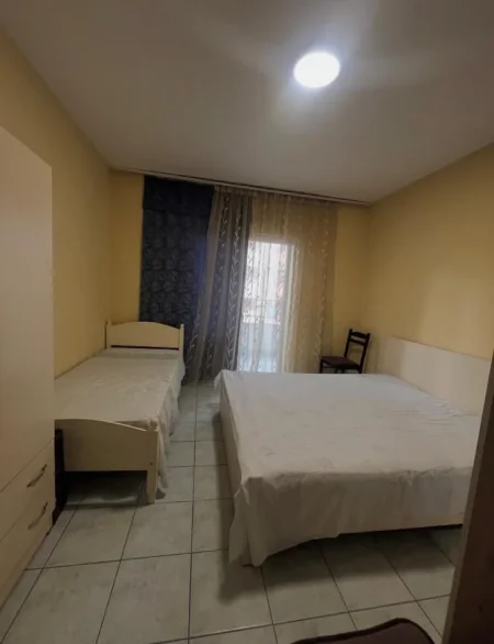 Tirane, jepet me qera apartament 1+1+Ballkon Kati 8, 70 m² 550 € (Komuna Parisit)