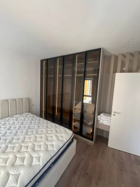 Tirane, jepet me qera apartament 2+1 Kati 5, 80 m² 900 € (Zogu i Zi)