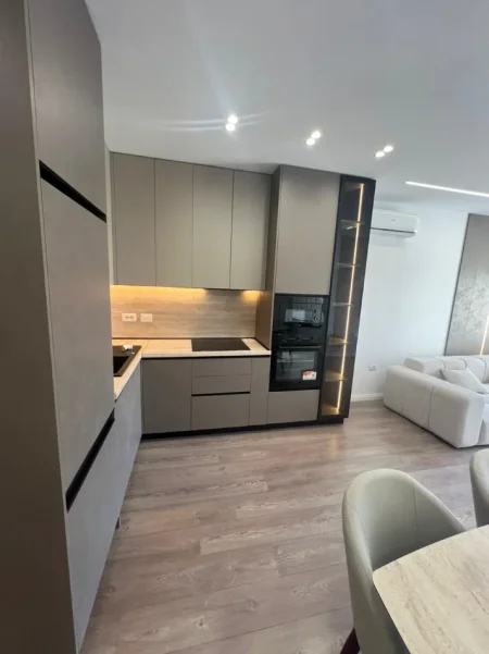 Tirane, jepet me qera apartament 2+1 Kati 5, 80 m² 900 € (Zogu i Zi)