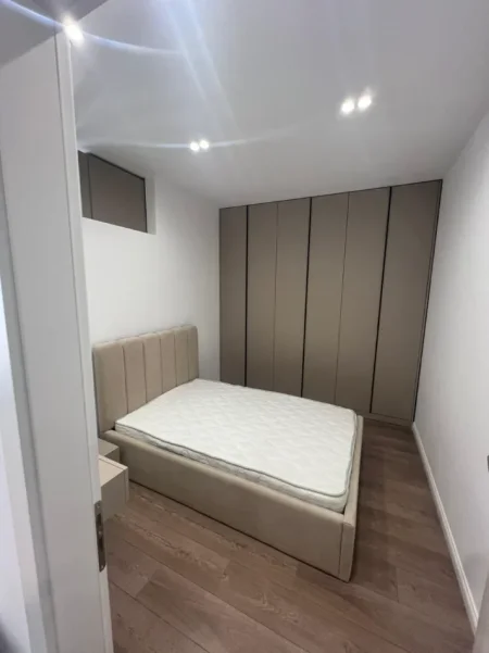 Tirane, jepet me qera apartament 2+1 Kati 5, 80 m² 900 € (Zogu i Zi)