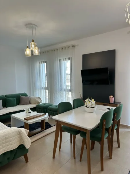 🏠 Jepet me Qira Super Apartament  1+1 tek ,Qsut, Farmacia 10,  600 € (Farmacia 10)