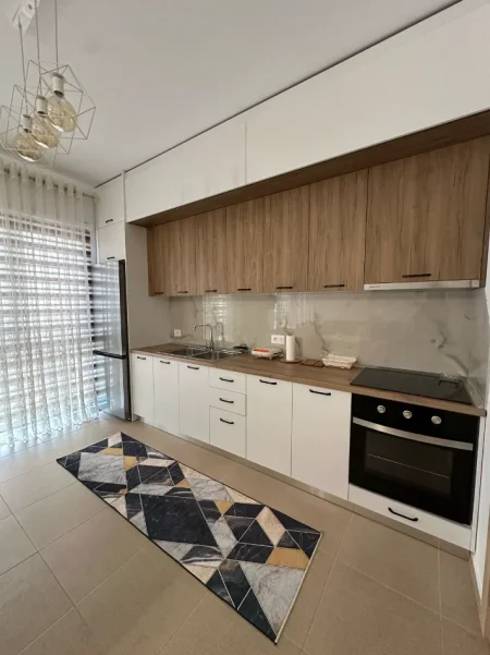 🏠 Jepet me Qira Super Apartament  1+1 tek ,Qsut, Farmacia 10,  600 € (Farmacia 10)