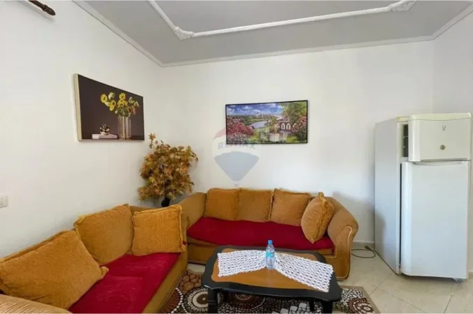 Vlore, jepet me qera apartament 2+1 , 80 m² 500 € (TRANSBALLKANIKE, VLORË)