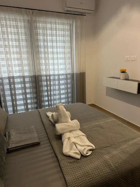 🏠 Jepet me Qira Super Apartament  1+1 tek ,Qsut, Farmacia 10,  600 € (Farmacia 10)