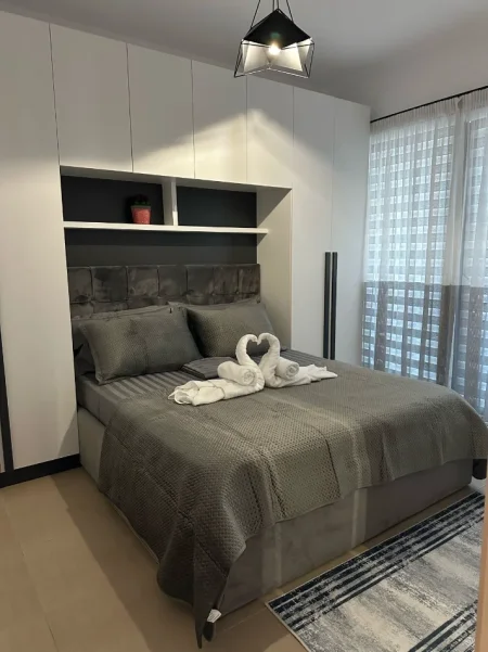 🏠 Jepet me Qira Super Apartament  1+1 tek ,Qsut, Farmacia 10,  600 € (Farmacia 10)