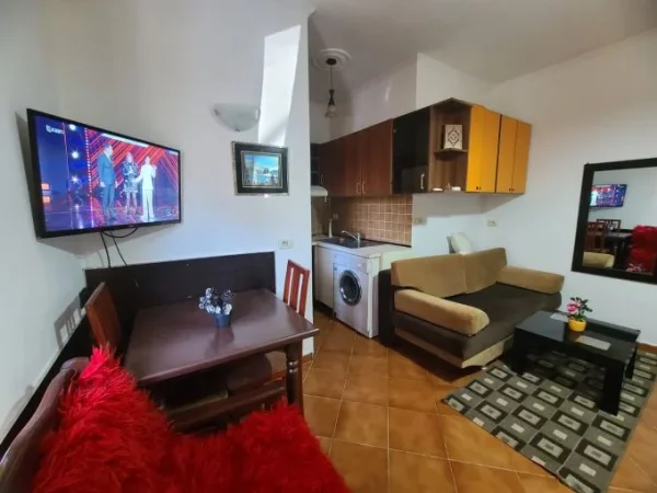 Tirane, jepet me qera garsonier 1+1 Kati 1, 340 € (tek Rruga Gjon Mili, prane Siri Kodres.)