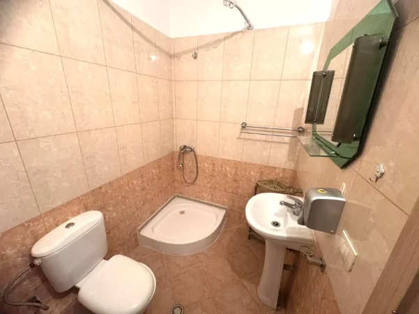 Tirane, jepet me qera apartament 1+1 , 128 m² 500 € 