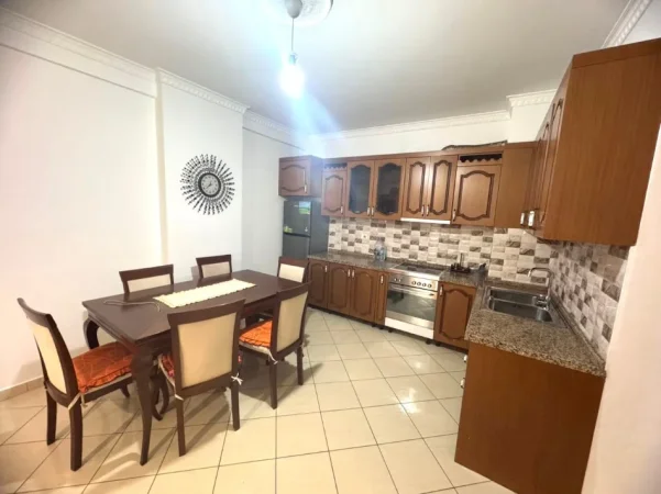 Tirane, jepet me qera apartament 1+1 , 128 m² 500 € 