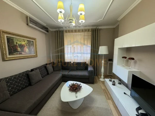 Tirane, jepet me qera apartament 2+1+Aneks+Ballkon Kati 2, 91 m² 650 € (TREGU ELEKTRIK)