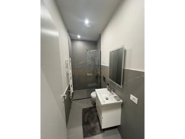 Qera, Apartament 1+1 dhe 2 Garsionere, Komuna Parisit ,Tirane.