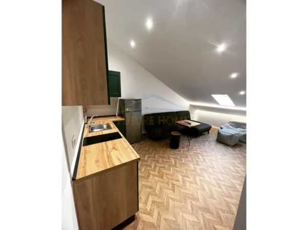Qera, Apartament 1+1 dhe 2 Garsionere, Komuna Parisit ,Tirane.