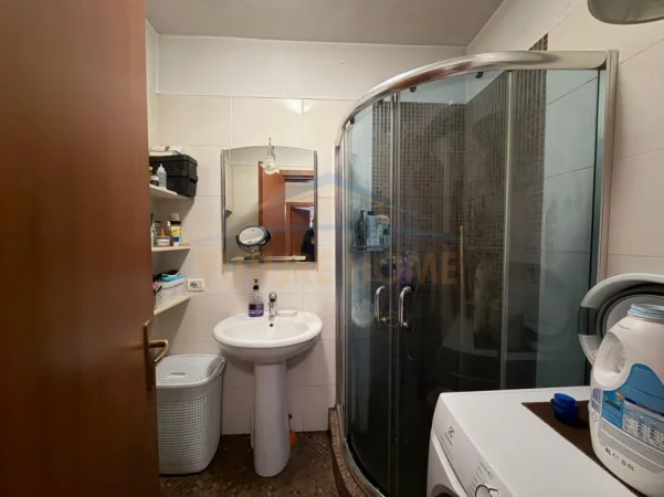 Tirane, shitet apartament 1+1 Kati 4, 88 m² 123.186 € (Restorant Fresku, prane Rossmann Lala)