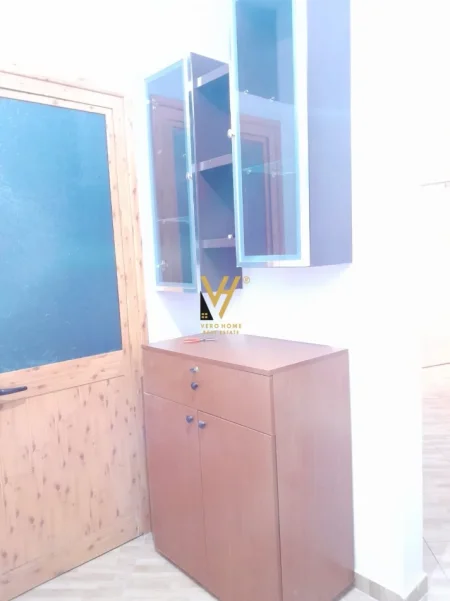 Tirane, jepet me qera apartament 1+1 Kati 3, 60 m² 370 € (ASTIR)