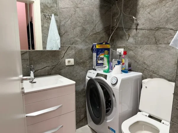 Tirane, jepet me qera apartament 2+1 Kati 5, 94 m² 50 € (LIQENI THATE)