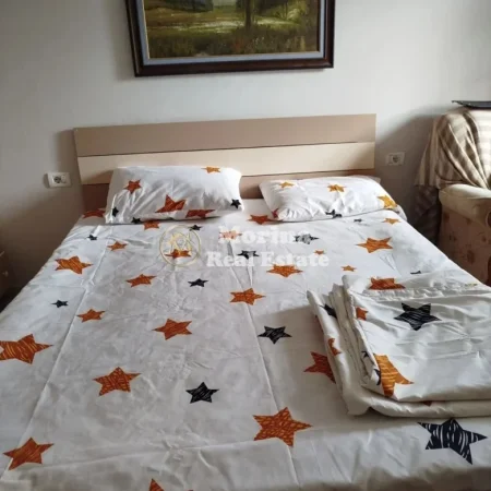 Tirane, jepet me qera apartament 1+1 Kati 2, 45 m² 290 € (Shkolla e Bashkuar)