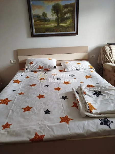 Tirane, jepet me qera apartament 1+1 Kati 2, 45 m² 290 € (Shkolla e Bashkuar)