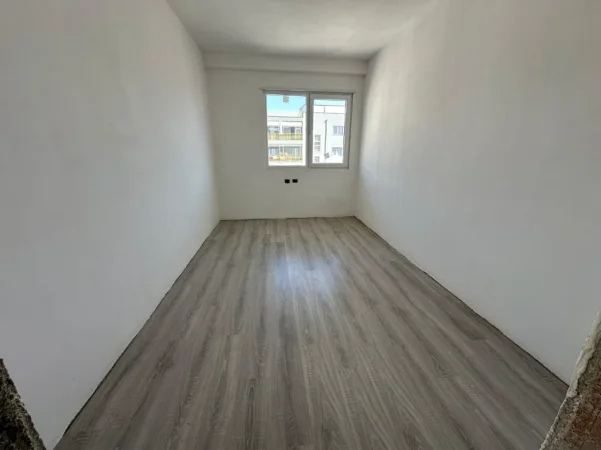Tirane, jepet me qera zyre Kati 7, 101 m² 750 € (Laprake/Rr.Dritan Hoxha)