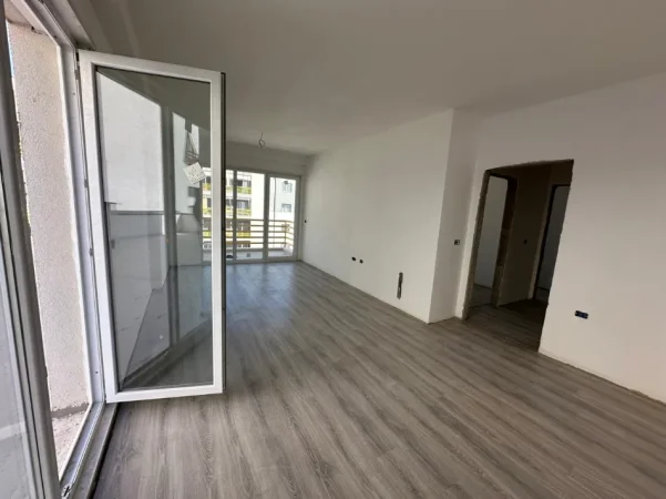 Tirane, jepet me qera zyre Kati 7, 101 m² 750 € (Laprake/Rr.Dritan Hoxha)