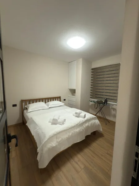 Tirane, jepet me qera apartament 2+1+Ballkon Kati 5, 80 m² 850 € (Rruga Islam Alla)