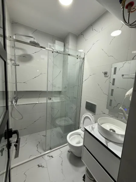 Tirane, jepet me qera apartament 2+1+Ballkon Kati 5, 80 m² 850 € (Rruga Islam Alla)