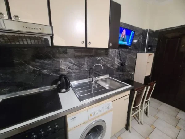 Tirane, jepet me qera apartament 1+1 Kati 2, 43.000 € (5 Maji)