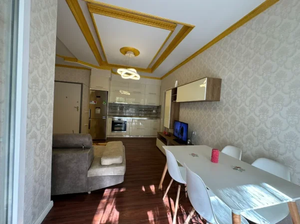 Tirane, jepet me qera apartament 2+1 Kati 1, 130 m² 800 € (Liqeni i Thate)