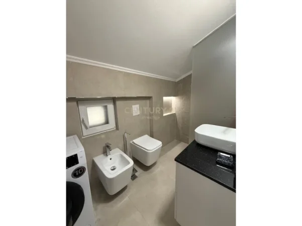 Tirane, jepet me qera apartament Kati 3, 100 m² 900 € (Qyteti Studenti)