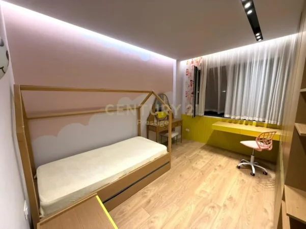 Tirane, jepet me qera apartament 2+1 Kati 4, 105 m² 1.200 € (Liqeni Thate)