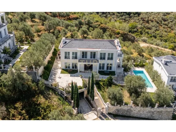 Tirane, jepet me qera ambjent biznesi Kati 3, 774 m² 4.200 € (Liqeni Thate)