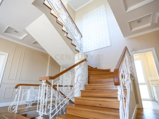 Tirane, jepet me qera ambjent biznesi Kati 3, 774 m² 4.200 € (Liqeni Thate)