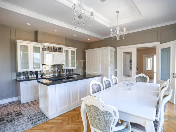 Tirane, jepet me qera ambjent biznesi Kati 3, 774 m² 4.200 € (Liqeni Thate)