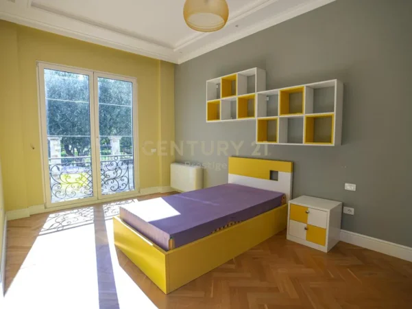 Tirane, jepet me qera ambjent biznesi Kati 3, 774 m² 4.200 € (Liqeni Thate)