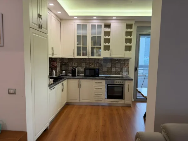 Tirane, jepet me qera apartament 2+1 Kati 5, 94 m² 750 € (Liqeni i Thate)